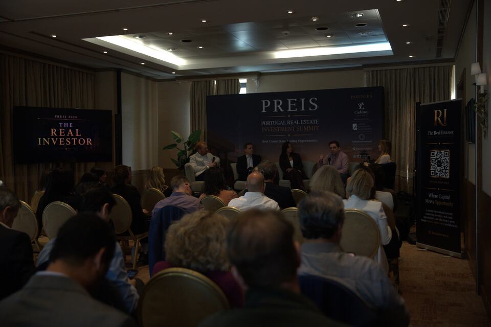 A wide view of the closing PREIS panel and conference audience